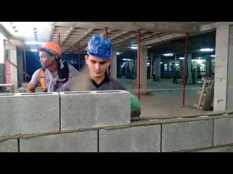 O melhor assentador de bloco de concreto com bisnaga de aplicação de argamassa