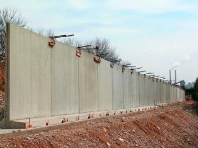 Muro de Arrimo de Concreto Armado Pré-Moldado